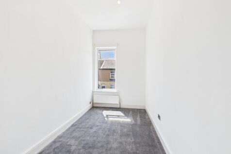 CAM03729G0-PR0374-STILL019