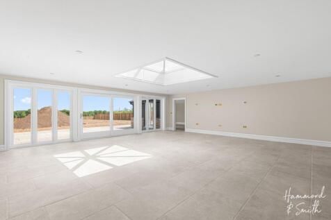 Living / Dining Area