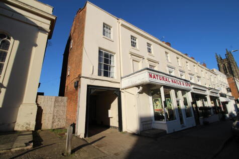 3-bed flat on Flat 1, 5 Spencer Street, Leamington Spa, £2,025/mo