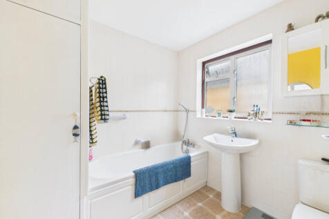 CAM02909G0-PR0498-STILL006