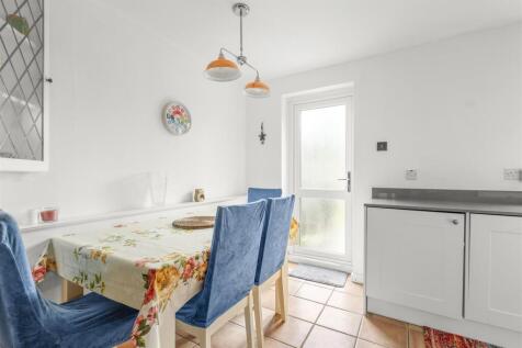 11 Pinels Way, HP11 1TU-8.jpg