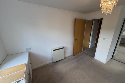 Westminster Court, Cambridge Park, Wanstead, Redbridge, London photo 3