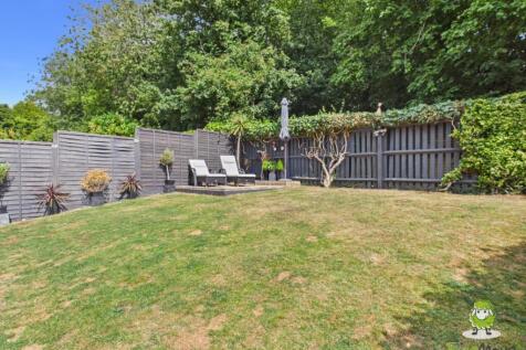 EweMove Estate Agents Basingstoke - Highwood Ridge