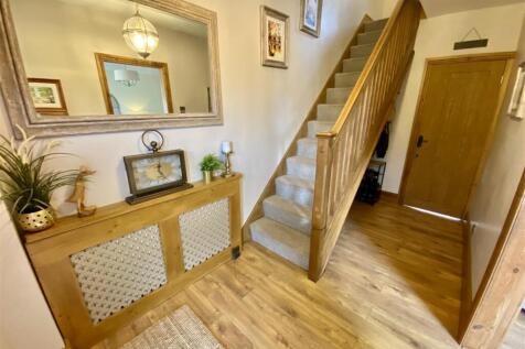 Bramleys Estate Agents - Moor Lane - Gomersal (26)