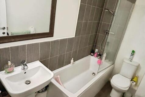 e6b8d076-WhatsApp...