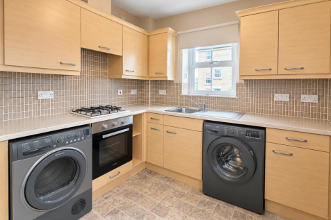 Bishopdale Court, Halifax, HX1 2QD photo 3