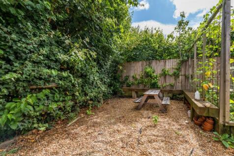 7 Chatfield Close-38.jpg