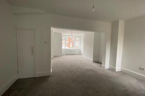 Through Lounge/Dining Area