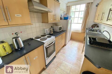 Middle Floor communal kitchen