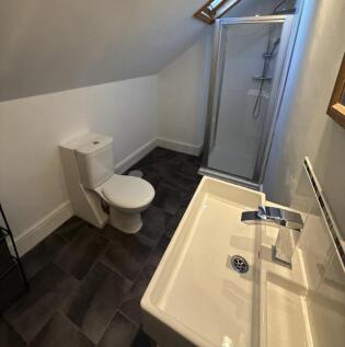 Top Floor Ensuite Bathroom