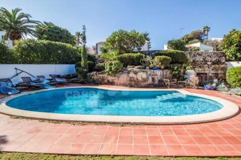 Detached villa with pool in Santa Ana