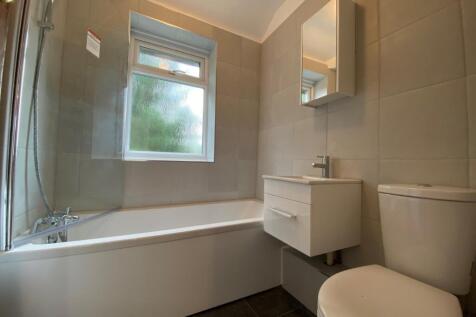Petersfield Road, Staines-upon-Thames, Surrey, TW18 photo 4