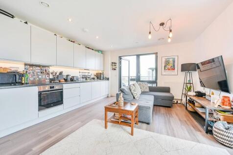 London, NW10 - property photo