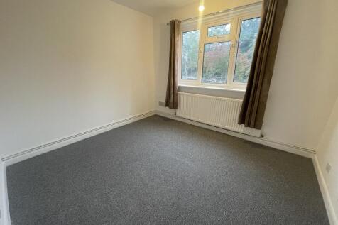 Bullen Court, New North Road, Hainault, Ilford, Redbridge photo 5