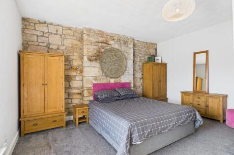 CAM04201G0-PR0061-STILL030