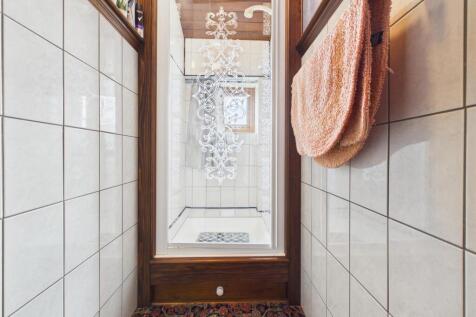 Shower room: