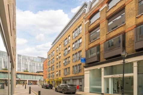 2-bed flat on Steward Street, Spitalfields, £3,200/mo