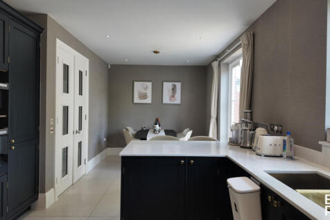 Sassoon Drive, Trent Park, Barnet, Hertfordshire, EN4 photo 5