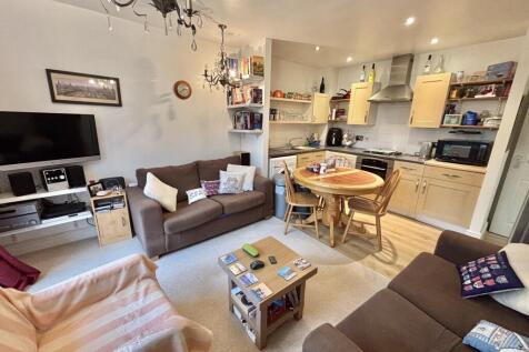 LIVING/KITCHEN/DINER