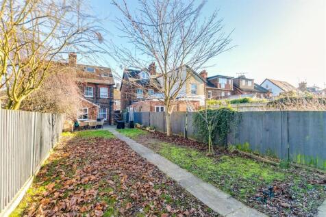 Pondcroft Road 20-29.jpg