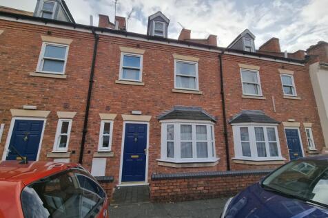 6-bed terraced on 88A New Street, Leamington Spa, £3,600/mo