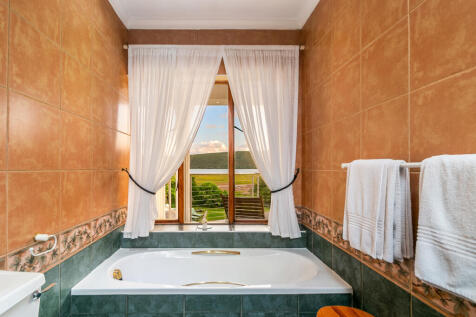 En-suite bathroom with water view