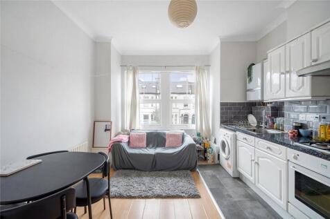 2-bed flat on Tooting Bec, London, SW17, £2,200/mo