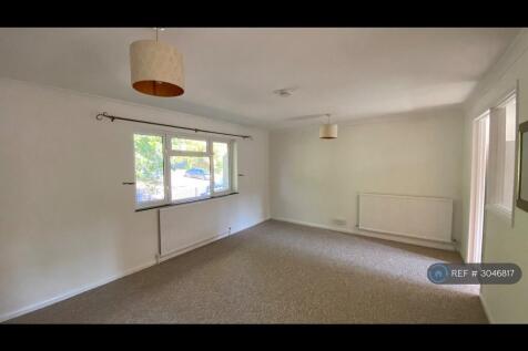 Lounge Towards Front
