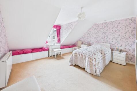 CAM02545G0-PR0500-STILL010