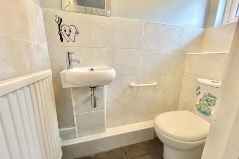 Cloakroom WC.jpg