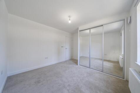 2 bedroom property in Laubella Road, Aylesford photo 4