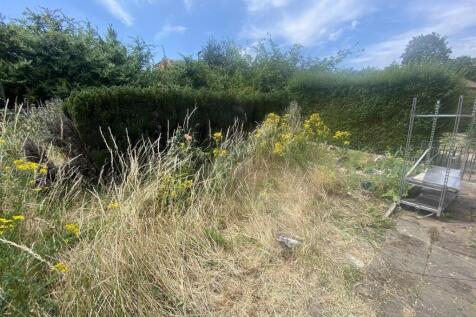 1 Manns Close Garden 2.jpeg
