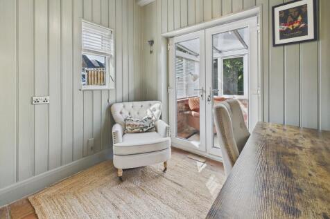 CAM04273G0-PR0157...