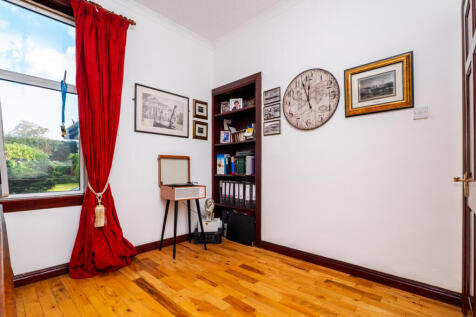 5 bed, 5 bath Detached in Glasgow - Photo 28