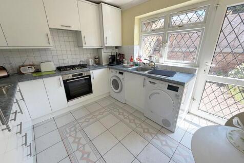 Glengall Road, Edgware, HA8 photo 3