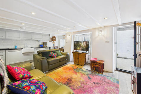 CAM05627G0-PR0034-STILL009