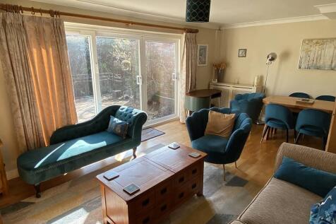 sitting room2.jpg
