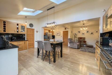 ENTERTAINMENT KITCHEN