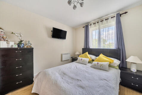 1349052-7-68b9a1e...