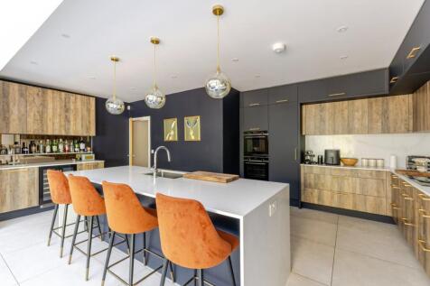 Kitchen/Dining Area