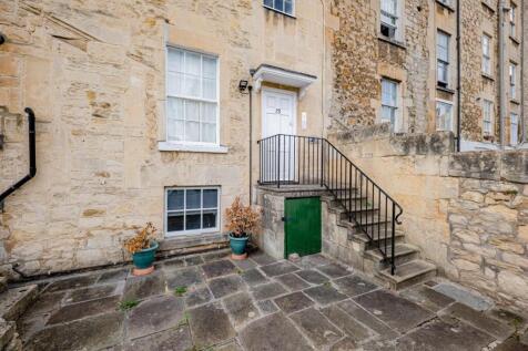 Top Floor Flat 13 Lambridge Place BA1 6RU-6.jpg