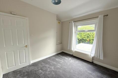 Bedroom (l)