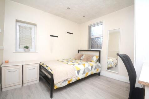 4-bed terraced on Carill Drive, Fallowfield, Manchester, M14, £2,902/mo