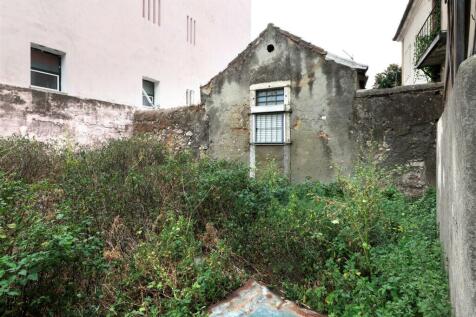 Charming Building, Estrela
