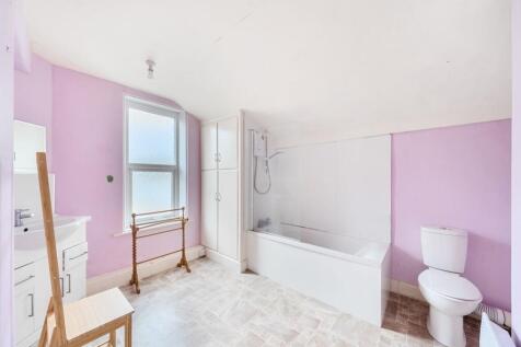 EweMove Harrogate Second Floor Bathroom