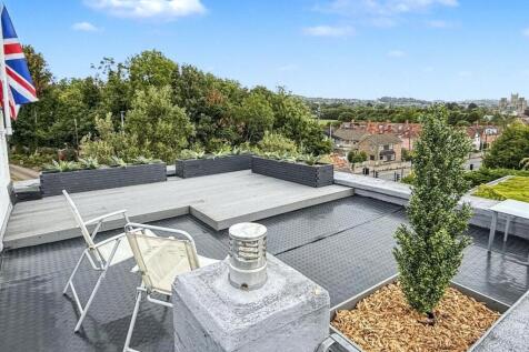 Stunning Detached Property - Central Wells photo 4