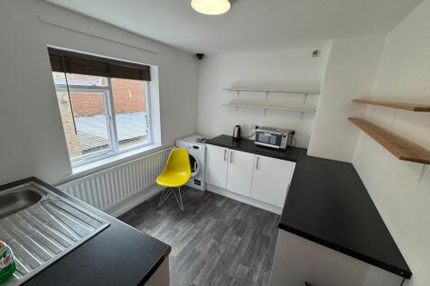 Retail Property (high street) to rent Image 6