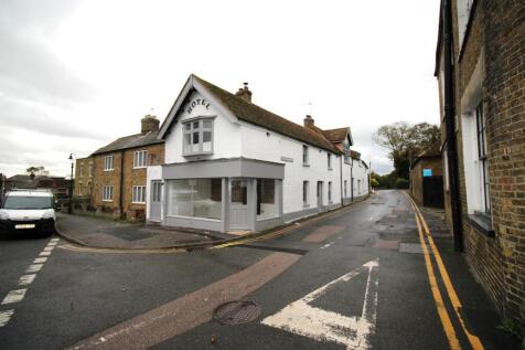 1-bed flat on Station Road, Minster, Kent, £900/mo