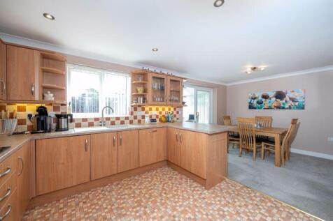 Dining kitchen