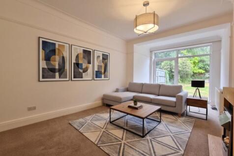 Buckingham Grove, Timperley photo 3